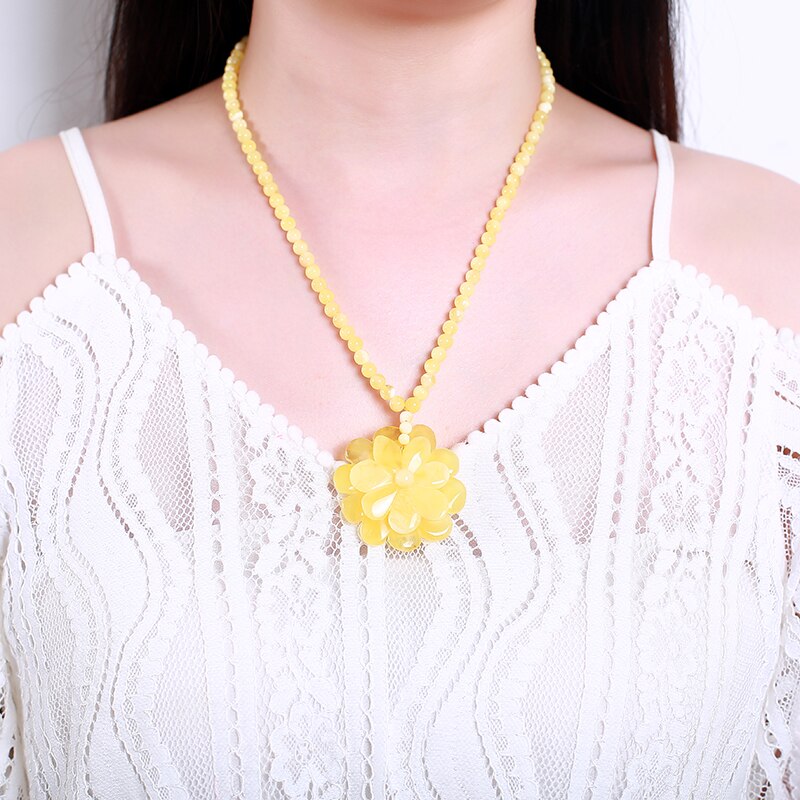 Genuine luxury Pure natural Baltic Chicken Yellow Pear Yellow Pendant Rose Orb Pear Old Wax Necklace Sweater Chain Men Women